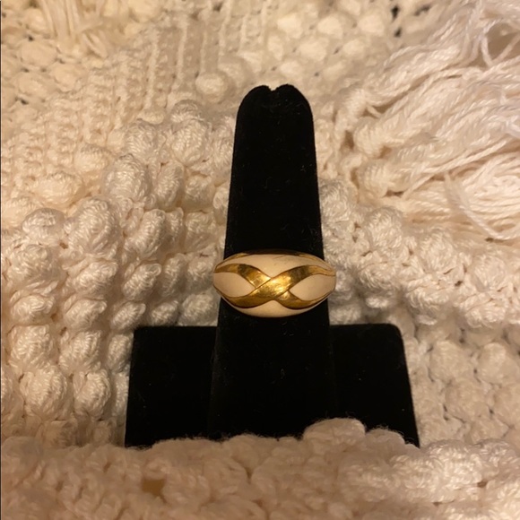 Gold and beige chunky enamel ring Vintage Size 6 1/2 EUC - Picture 1 of 8